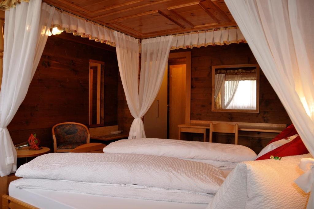 Hotel Tenne Reckingen Kamer foto